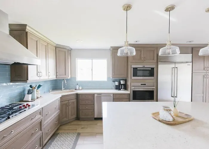 Spacious In Moon Valley- Heated Pool & Holiday home Phoenix