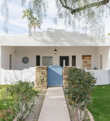 Spacious In Moon Valley- Heated Pool & Holiday home