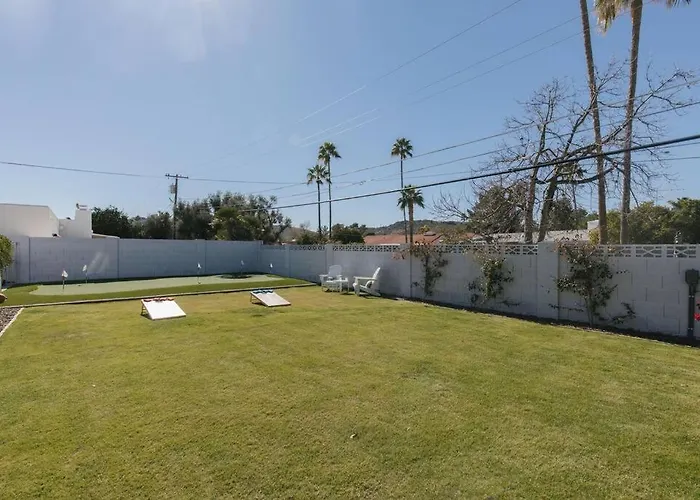 Spacious In Moon Valley- Heated Pool & Holiday home *