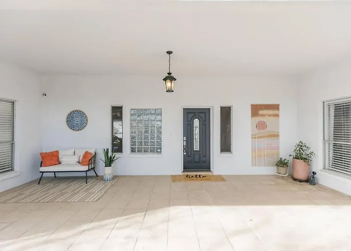 Spacious In Moon Valley- Heated Pool & Holiday home Phoenix