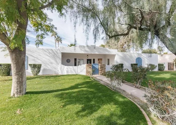 Spacious In Moon Valley- Heated Pool & Holiday home *