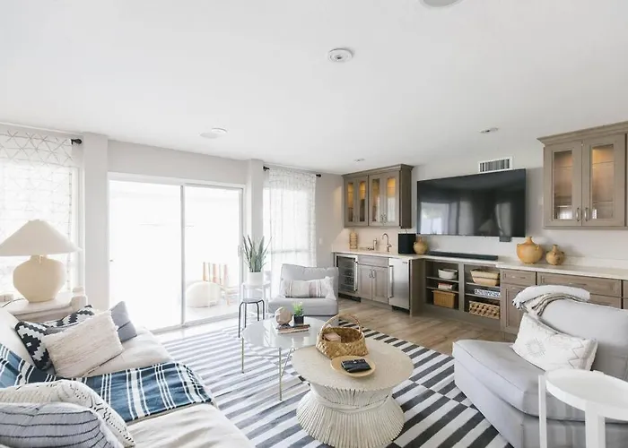 Spacious In Moon Valley- Heated Pool & Holiday home Phoenix