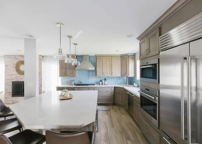 Spacious In Moon Valley- Heated Pool &