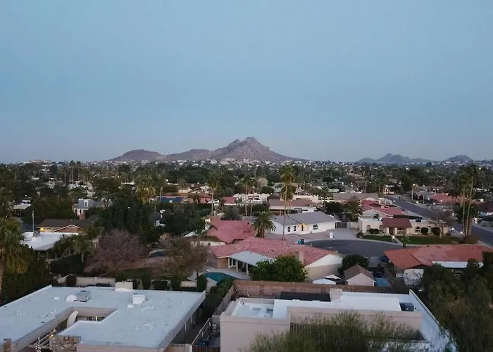 Spacious In Moon Valley- Heated Pool & Holiday home