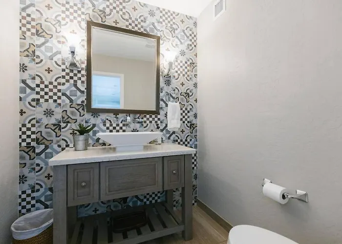 Spacious In Moon Valley- Heated Pool & *