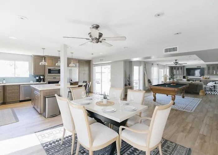 Spacious In Moon Valley- Heated Pool & Holiday home Phoenix