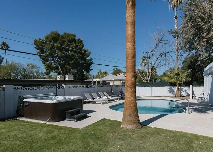 Spacious In Moon Valley- Heated Pool & Holiday home Phoenix