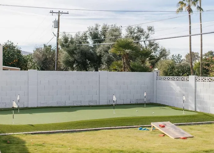 Spacious In Moon Valley- Heated Pool & Holiday home Phoenix