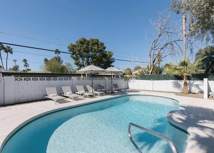 Spacious In Moon Valley- Heated Pool & Holiday home Phoenix